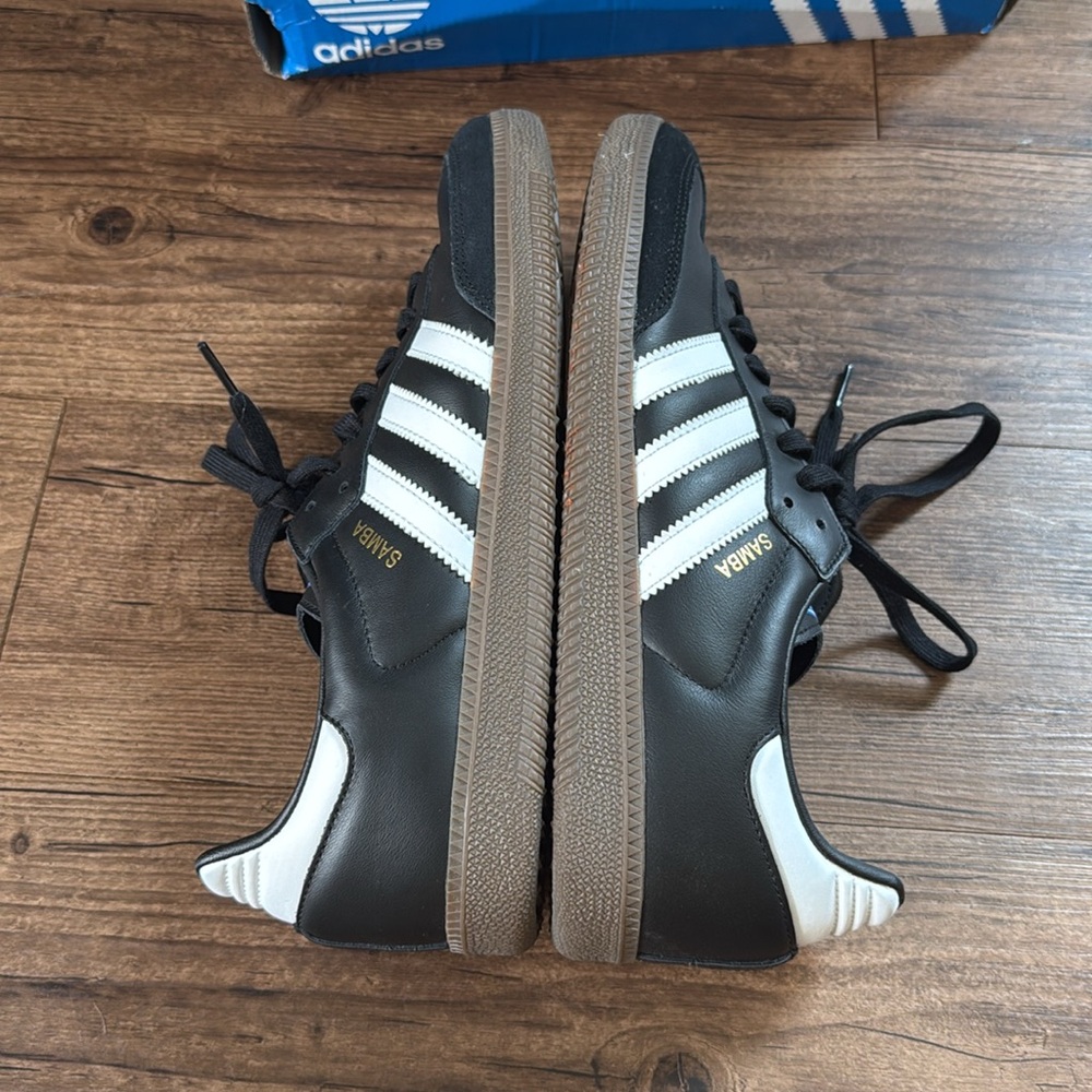 Adidas (Samba) View 5